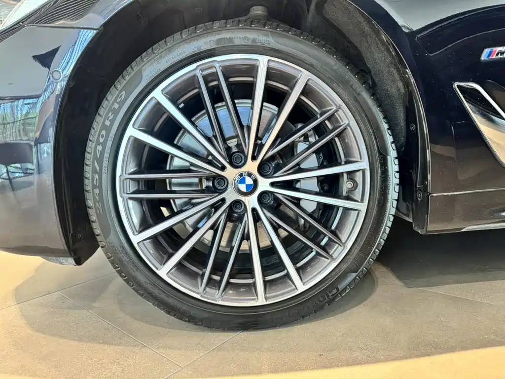 BMW 5 Series 2023 — фото 15