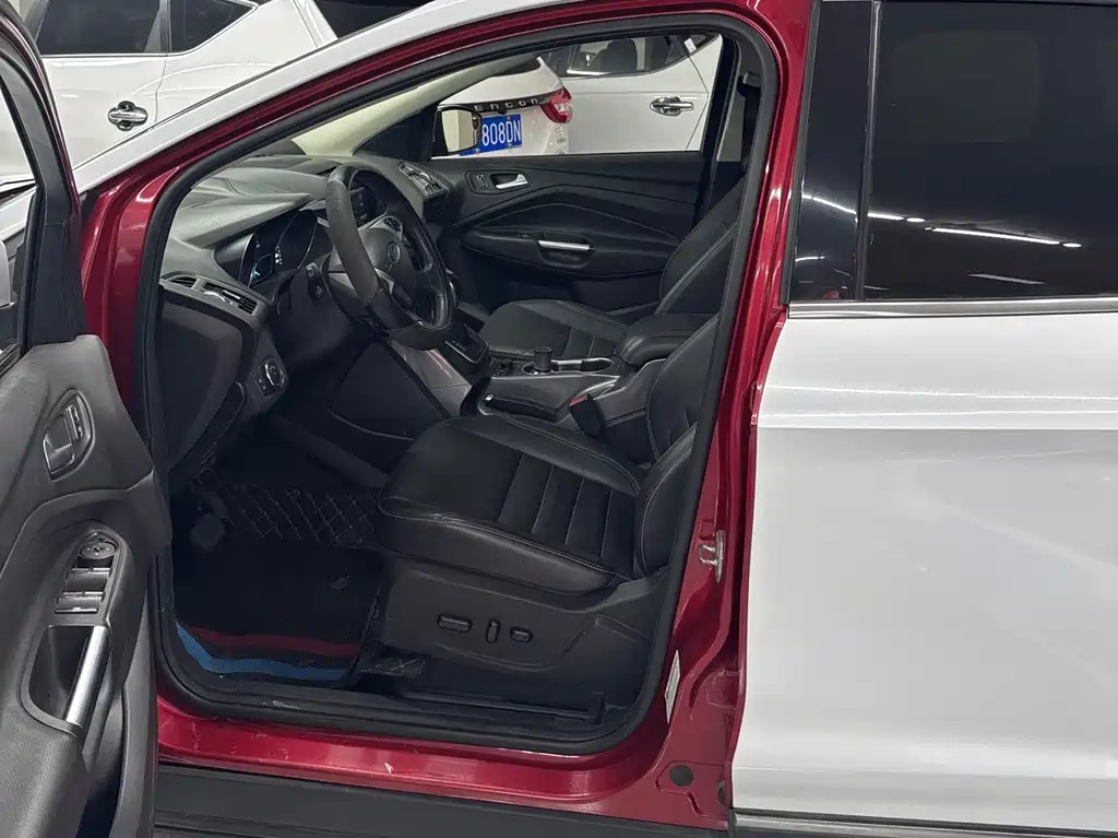 Ford Kuga 2015 — фото 11