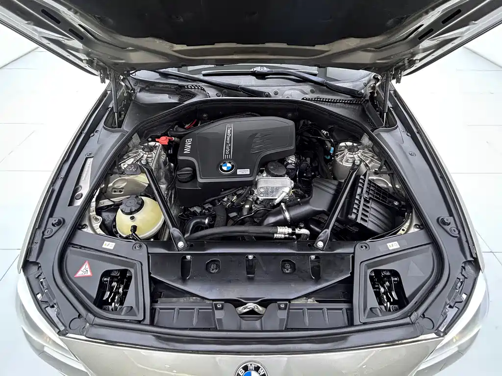 BMW 5 Series 2015 — фото 21