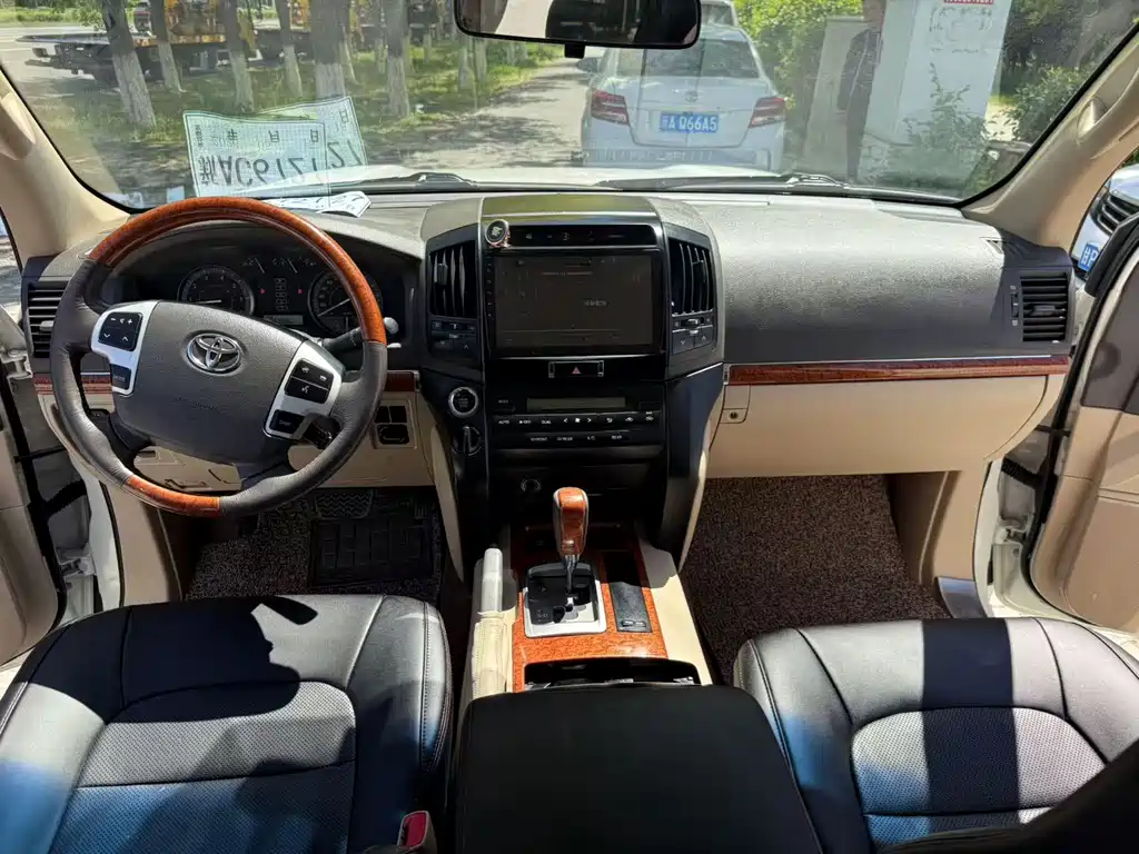 Toyota Land Cruiser 2018 — фото 6