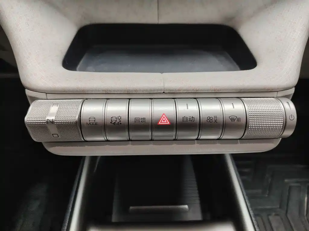 BYD Dolphin 2022 — фото 11