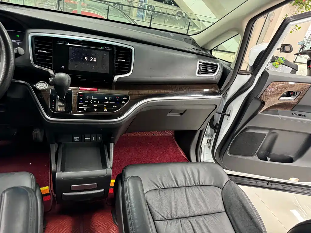 Honda Odyssey 2018 — фото 16
