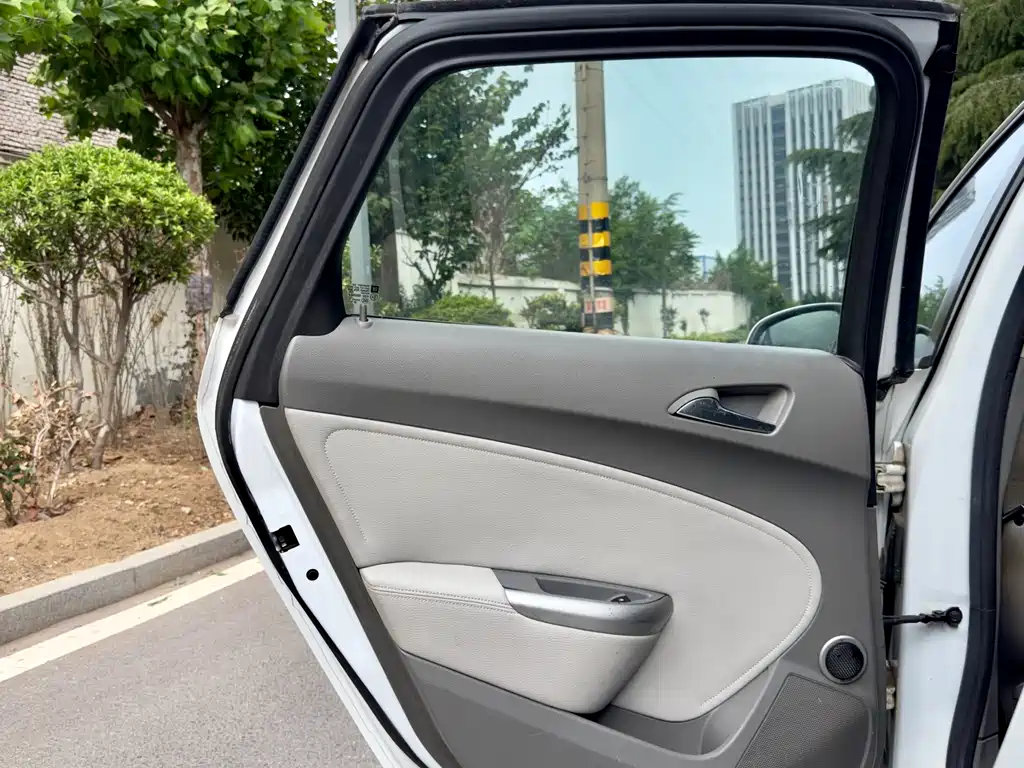 Buick Excelle 2013 — фото 15