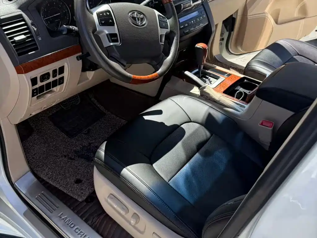 Toyota Land Cruiser 2018 — фото 4
