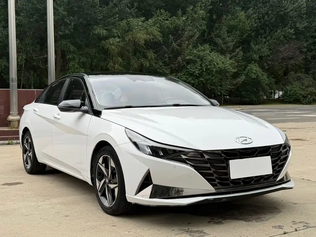Hyundai Elantra 2022