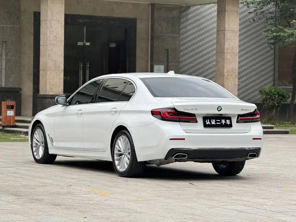 BMW 5 Series 2021 — фото 19