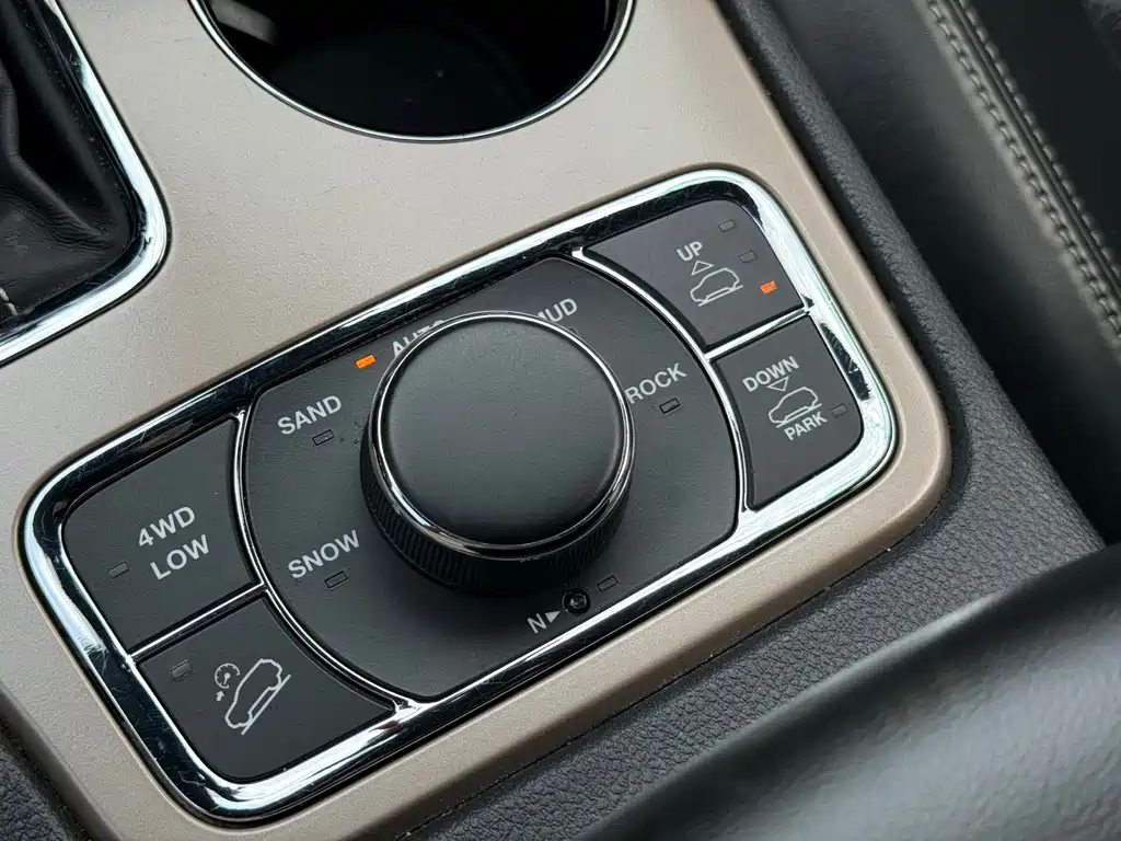 Jeep Grand Cherokee 2017 — фото 14