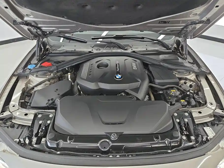 BMW 3 Series 2019 — фото 10