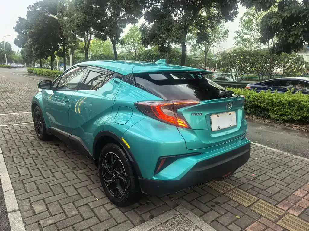 Toyota C-HR 2019 — фото 9