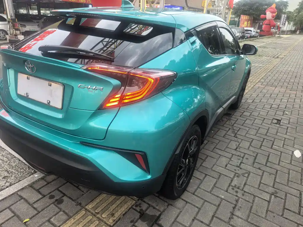 Toyota C-HR 2019 — фото 10