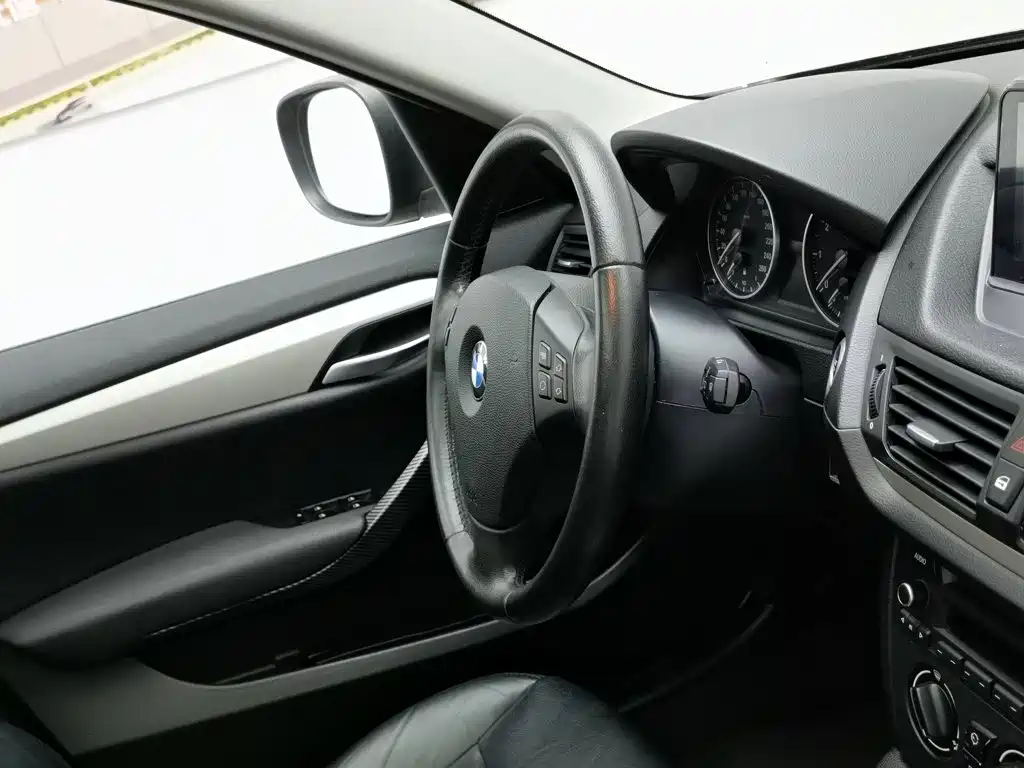 BMW X1 2012 — фото 22