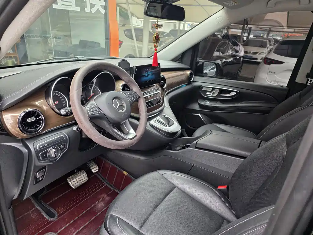 Mercedes-Benz V-Class 2021 — фото 11