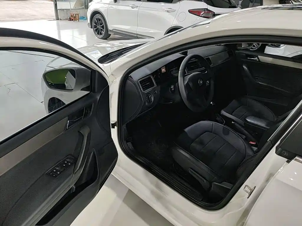 Skoda Rapid Spaceback 2016 — фото 16