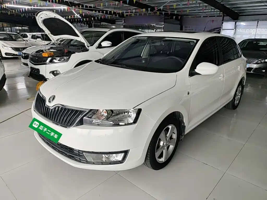 Skoda Rapid Spaceback 2016 — фото 2