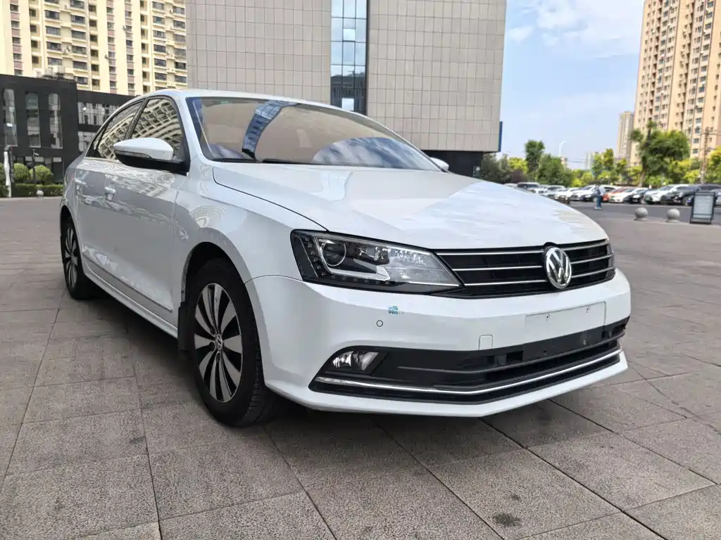 Volkswagen Sagitar 2016