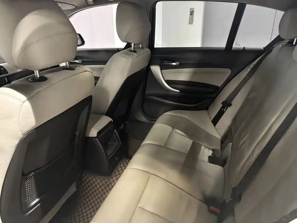 BMW 1 Series 2018 — фото 13
