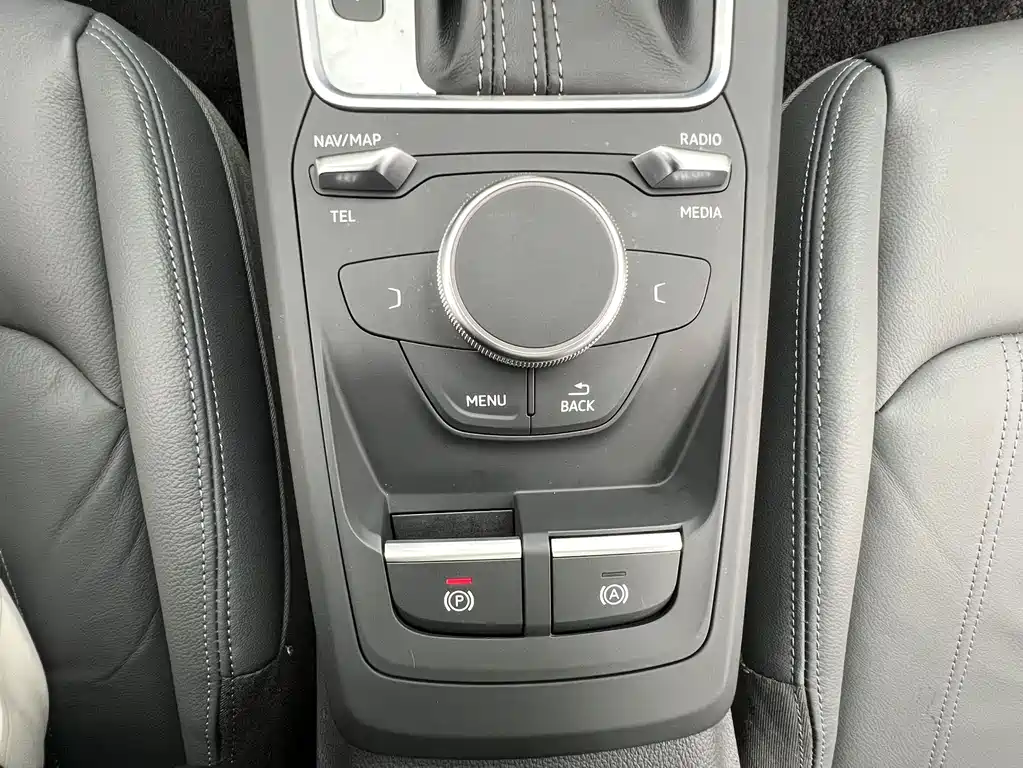 Audi Q2L 2023 — фото 12