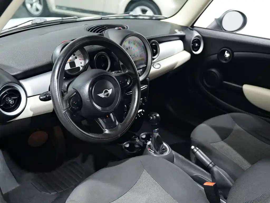 MINI Clubman 2012 — фото 17