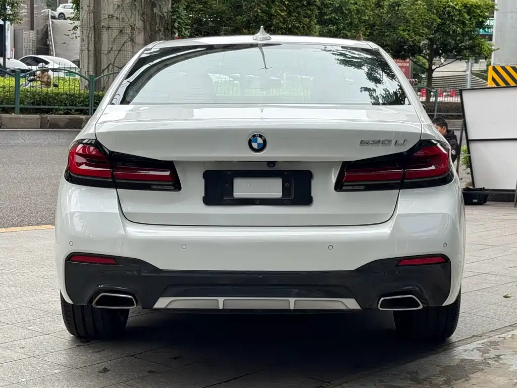 BMW 5 Series 2021 — фото 17