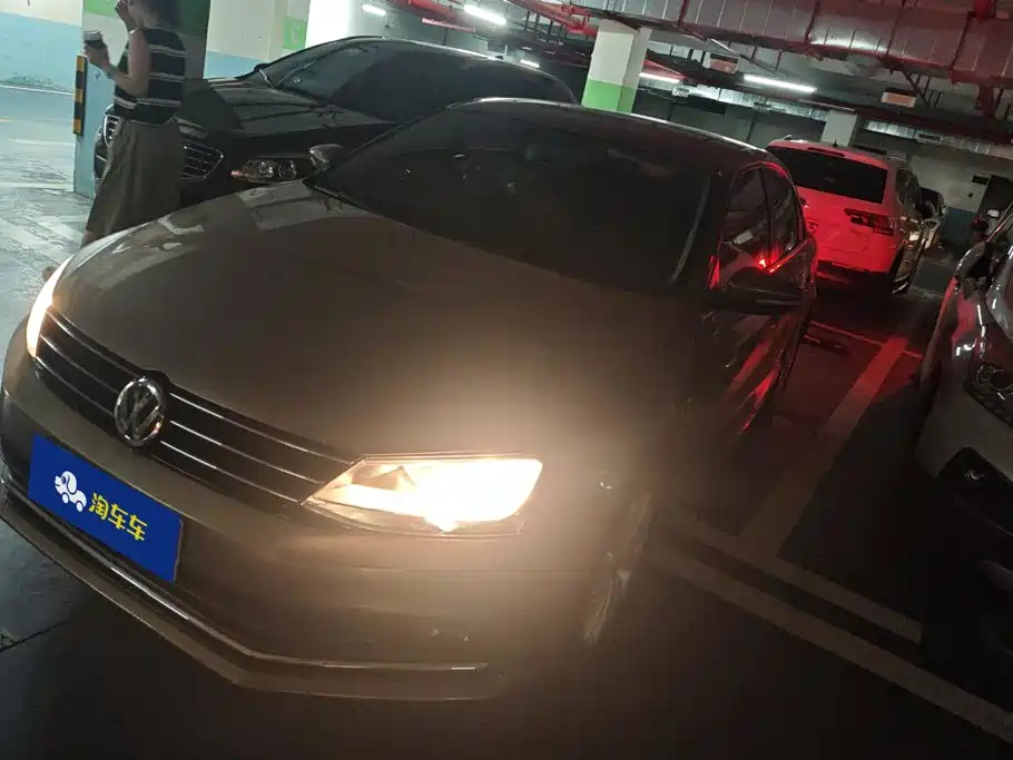 Volkswagen Sagitar 2015