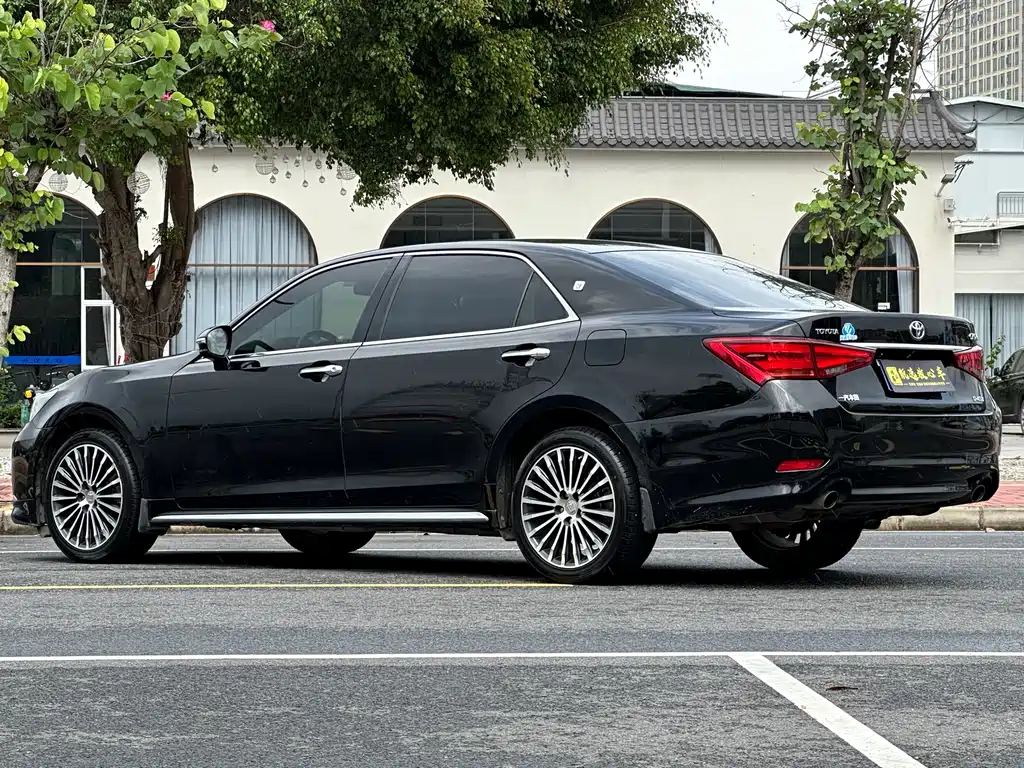 Toyota Crown 2018 — фото 6