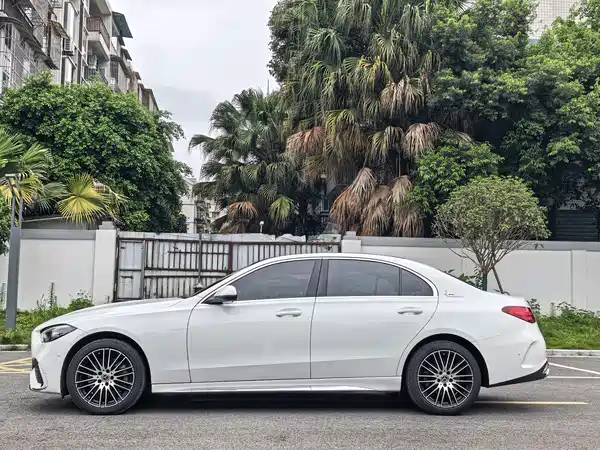 Mercedes-Benz C-Class 2024