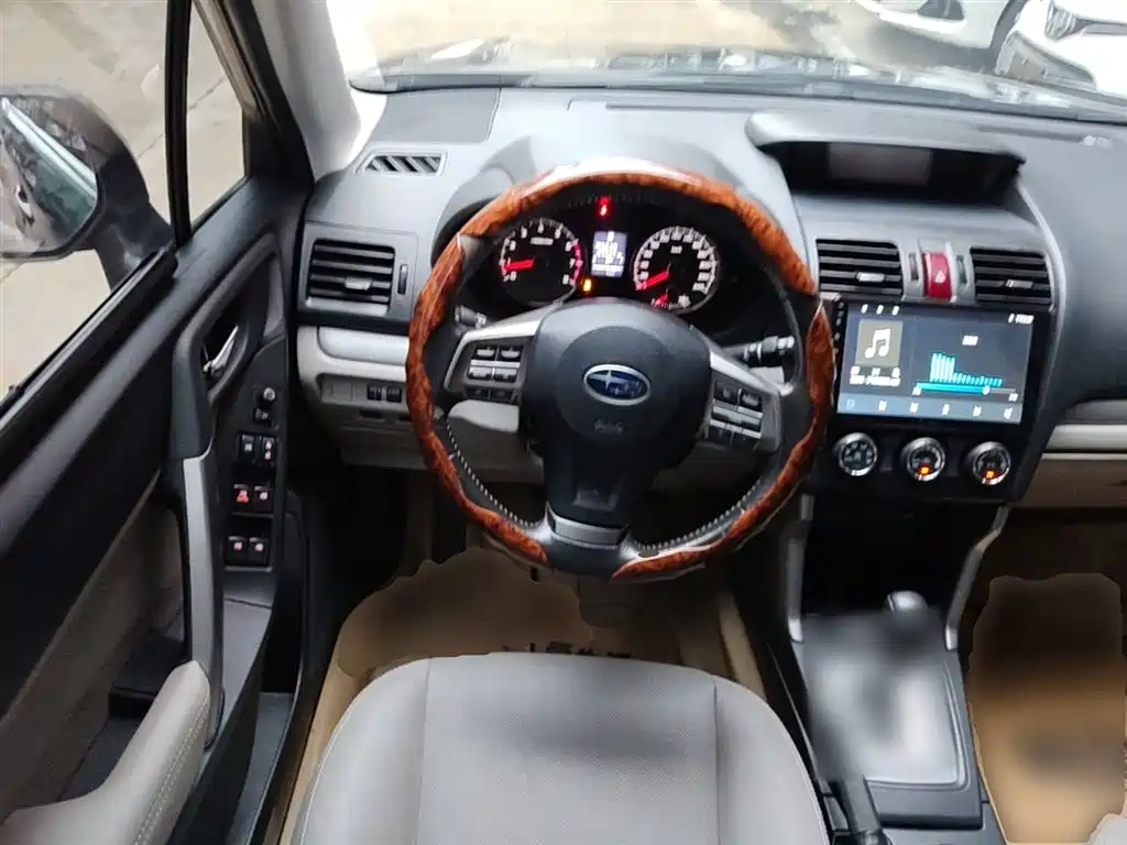 Subaru Forester 2015 — фото 11