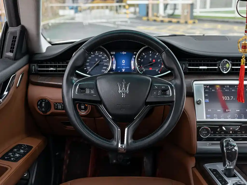 Maserati Quattroporte 2015 — фото 12