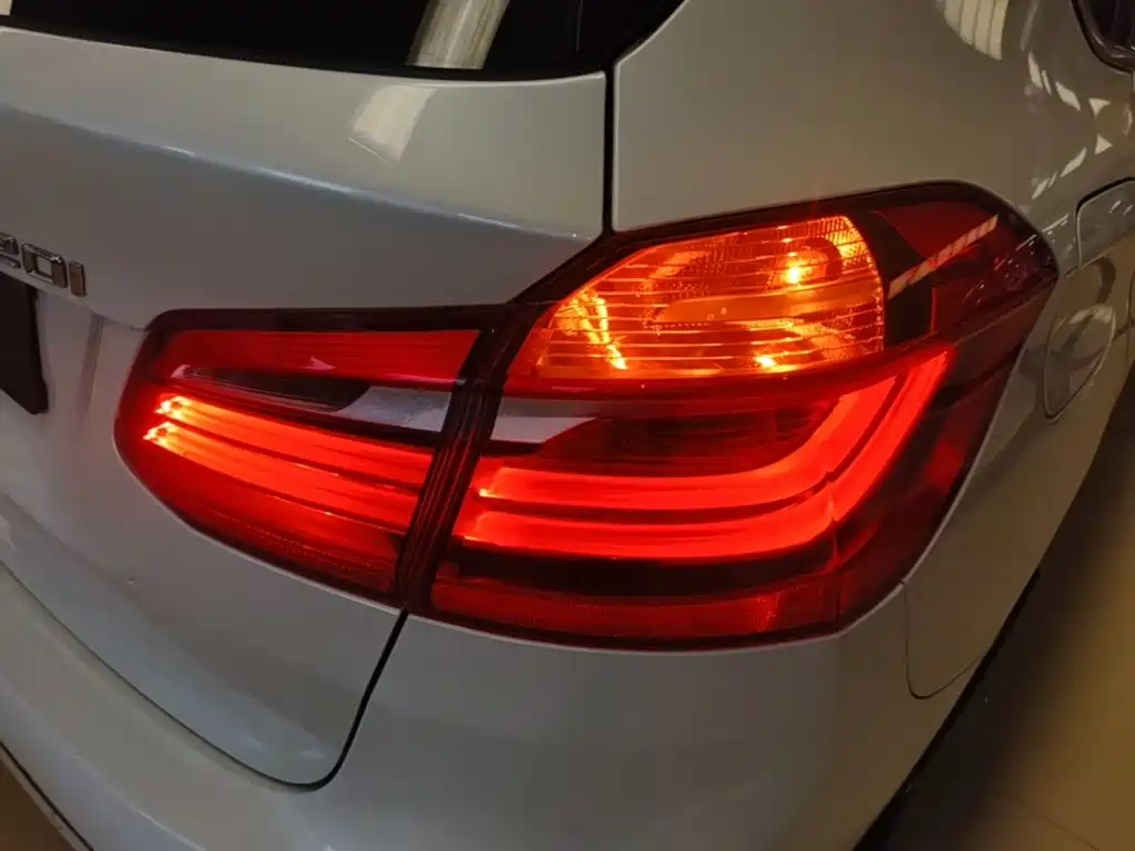 BMW 2 Series Station Wagon 2017 — фото 8