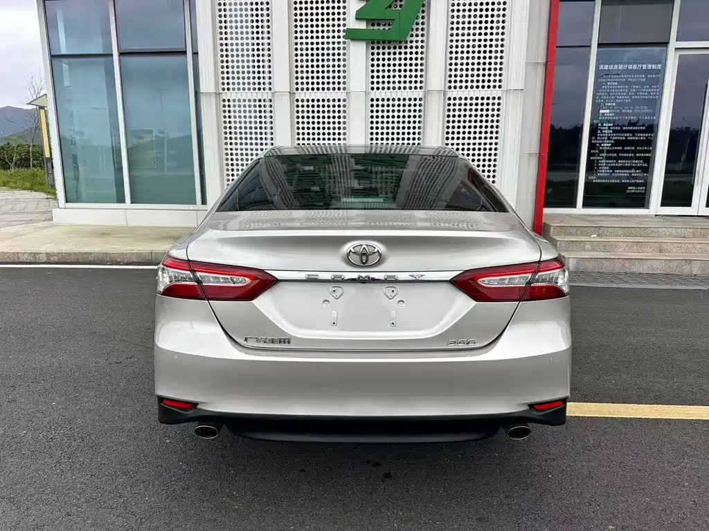 Toyota Camry 2019 — фото 6