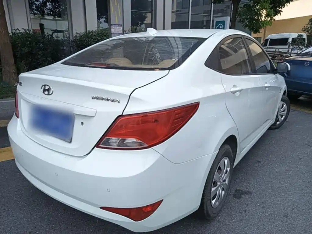 Hyundai Accent 2015 — фото 7