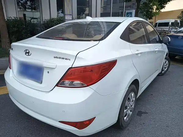 Hyundai Accent 2015