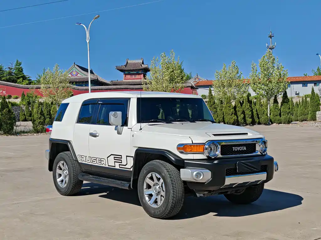 Toyota FJ Cruiser 2018 — фото 2