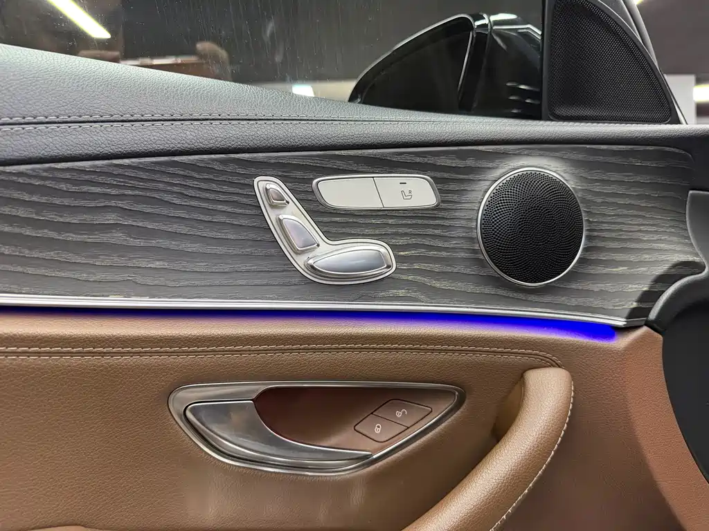 Mercedes-Benz E-Class 2019 — фото 19