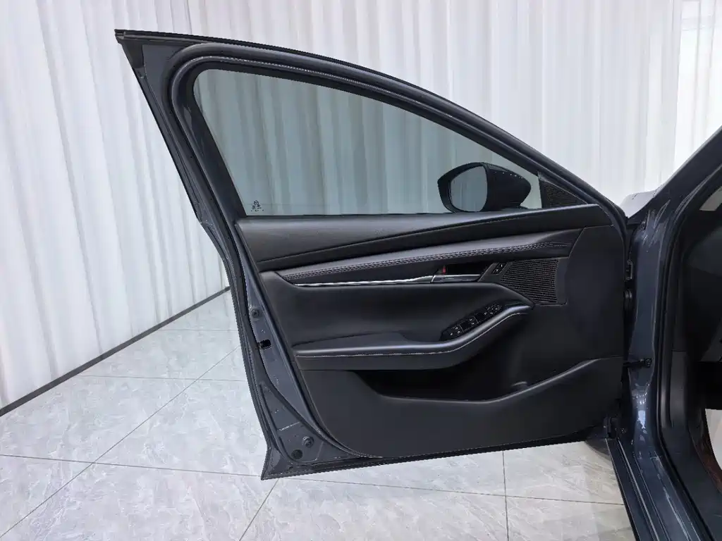 Mazda 3 Axela 2022