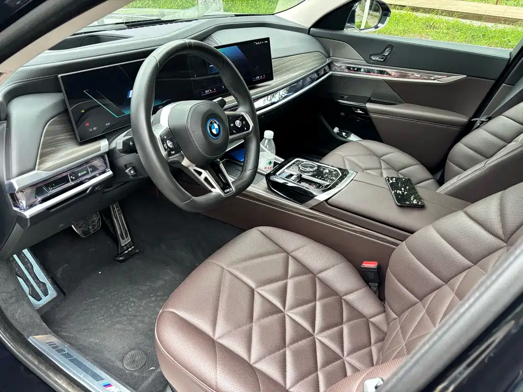 BMW i7 2023 — фото 3
