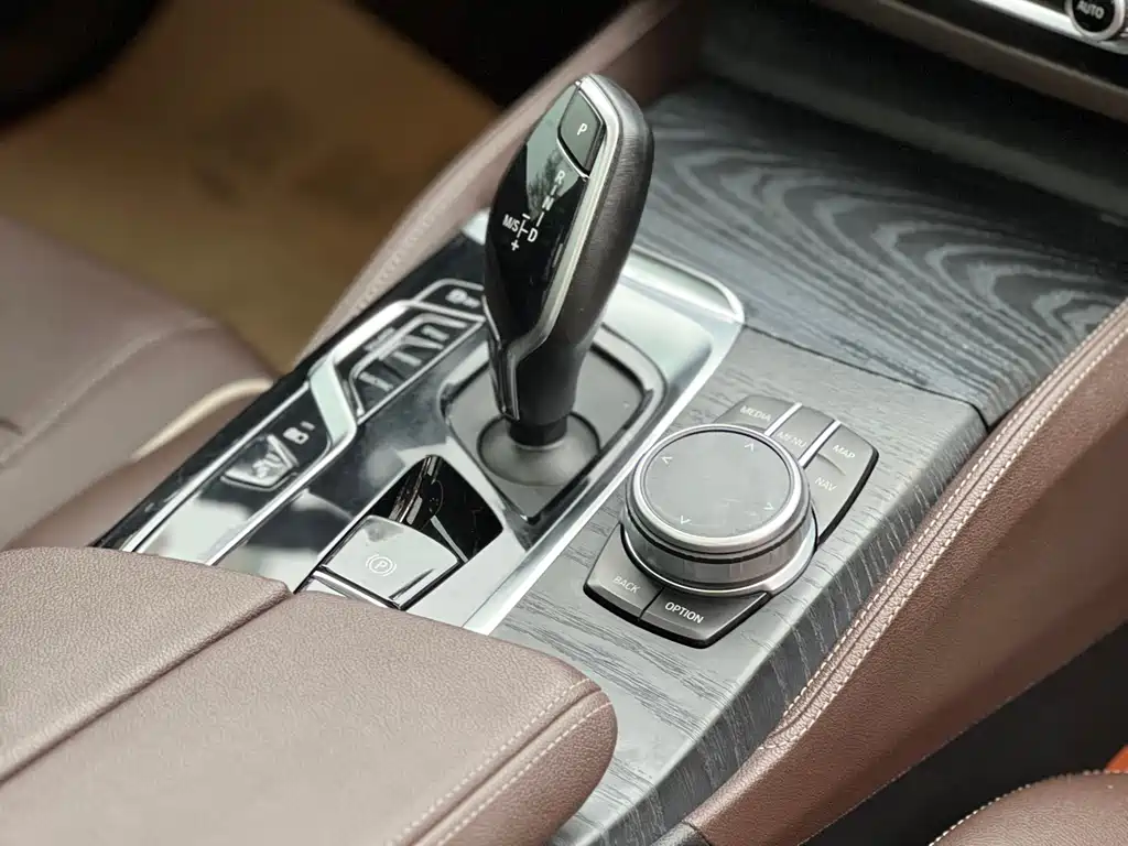 BMW 5 Series New Energy 2021 — фото 17