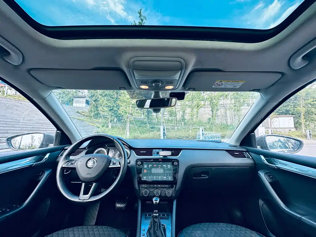 Skoda Octavia 2018 — фото 11