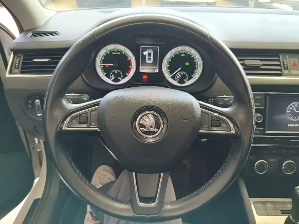 Skoda Octavia 2018 — фото 11