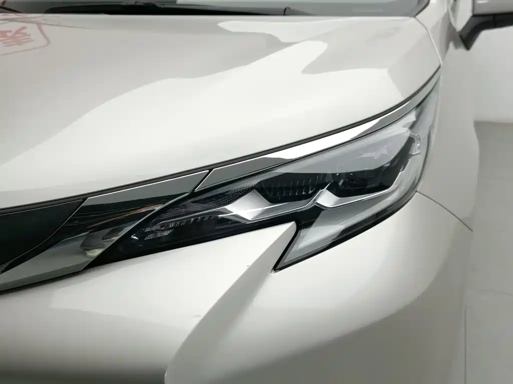 Toyota Sienna 2023 — фото 7