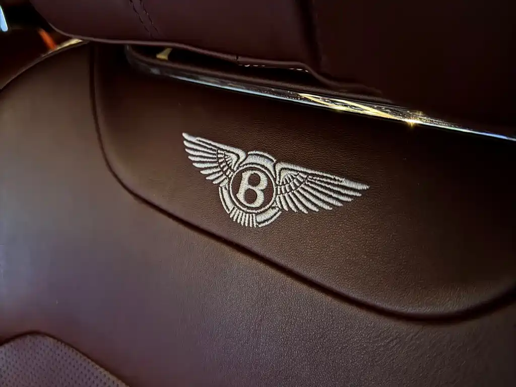 Bentley Bentayga 2019 — фото 16