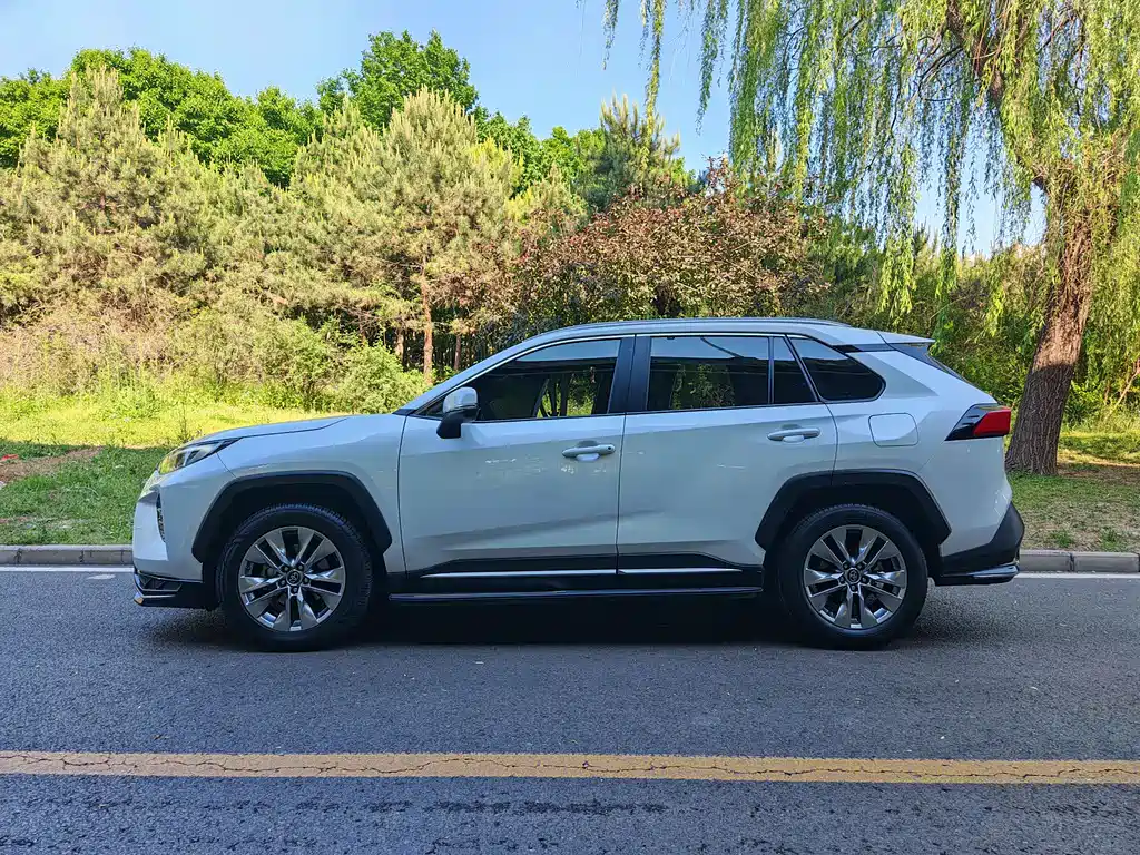 Toyota Wildlander 2021 — фото 11