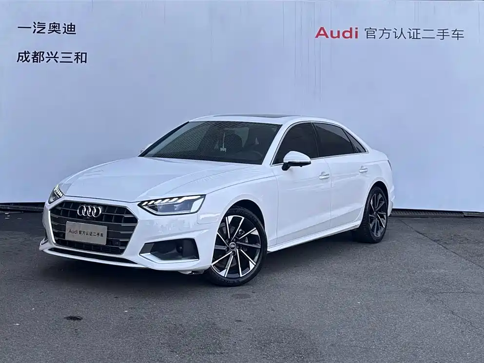 Audi A4L 2022 — фото 1