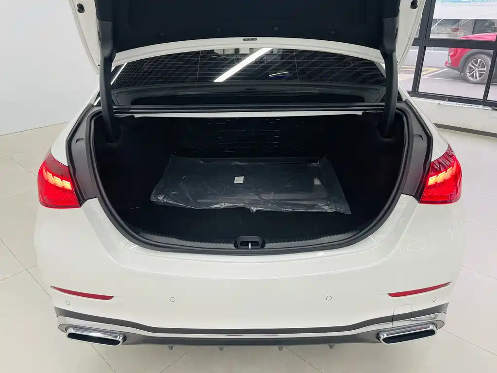 Mercedes-Benz C-Class 2024 — фото 15