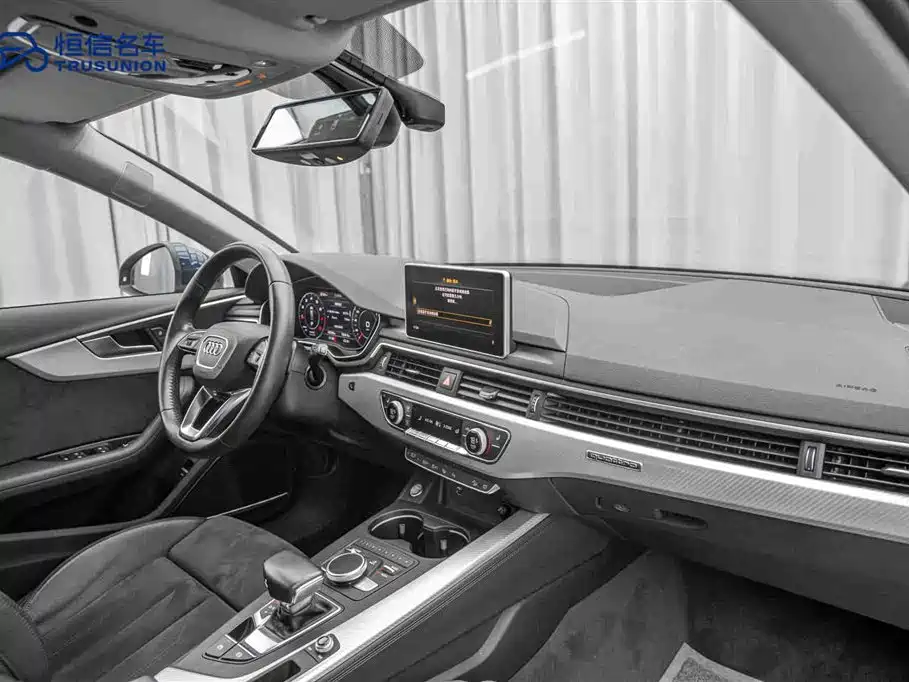 Audi A4 2019 — фото 14