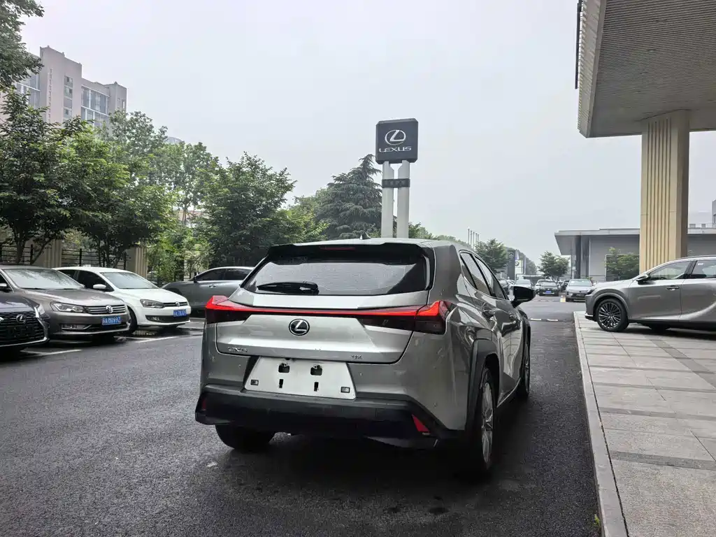 Lexus UX 2021 — фото 12