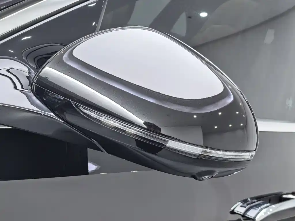 Mercedes-Benz E-Class 2025 — фото 19