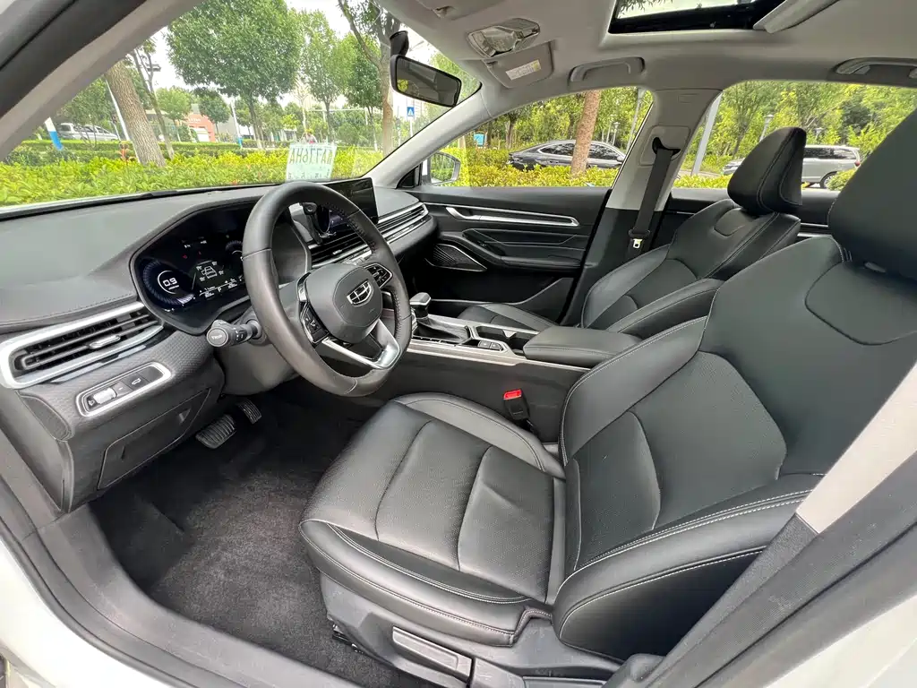 Geely Emgrand 2022