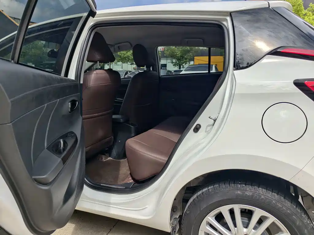 Toyota Yaris L 2023