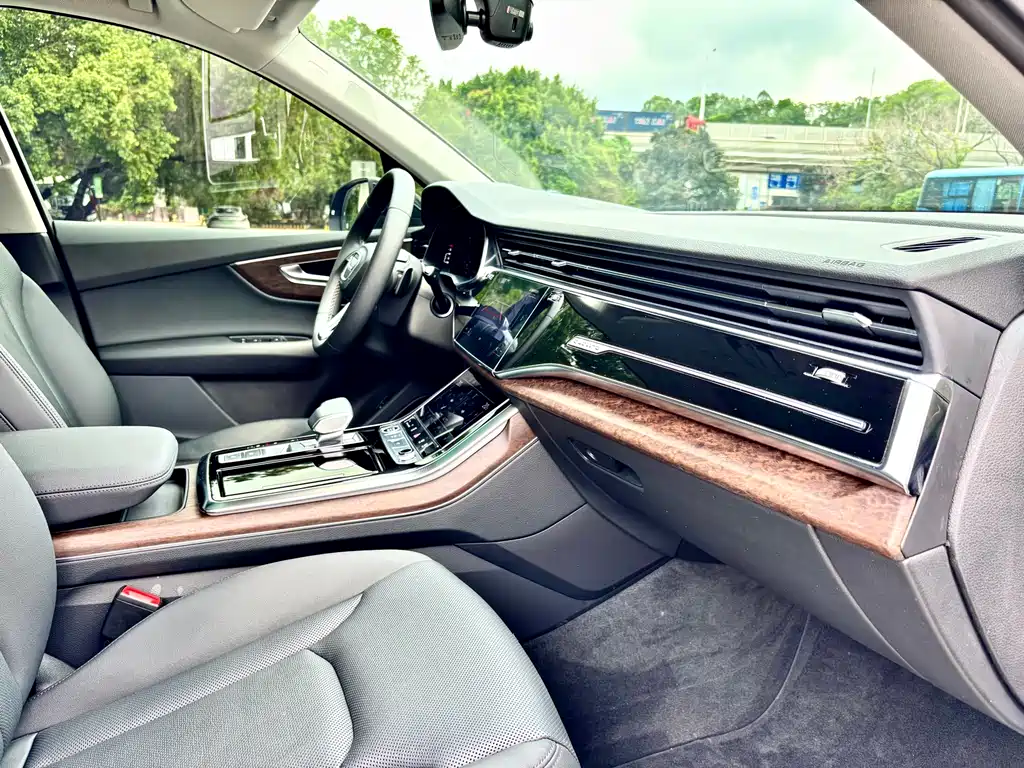 Audi Q7 2023 — фото 10